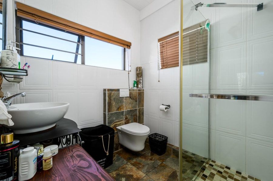 8 Bedroom Property for Sale in Summerstrand Eastern Cape